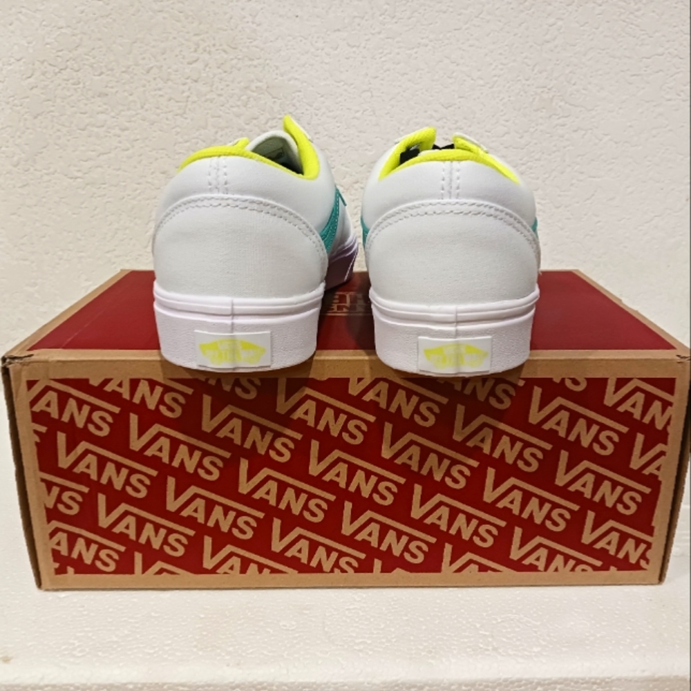 Vans - Picture 3 of 4